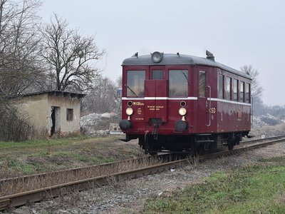  Kroměřížský "Hurvínek" M131.1454 projíždí při cestě z Tovačova do Kojetína bývalou zastávkou Oplocany 10.12.2016. Foto: Michal Boček