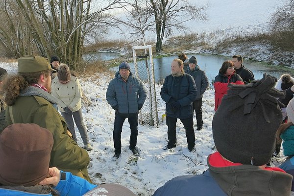  Těšánky - studánka Hubertka tady nás čekal náš průvodce Ing. Petr Galatík, který nás provedl po svém panství   Foto: Stanislav Plachý