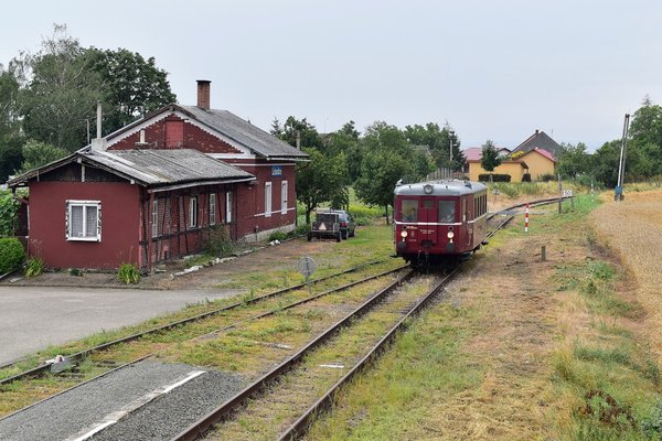  Za lehce pošmourného počasí přijížděl kroměřířský "Hurvínek" M131.1454 od Kojetína do Lobodic 13.7.2019. 