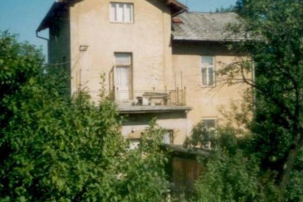  První nádražní budova v Bystřici pod Hostýnem z r. 1882